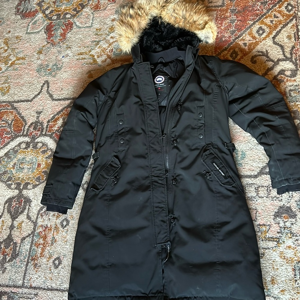 Canada Goose Expedition Women’s coat size Large with fox fur trim hood